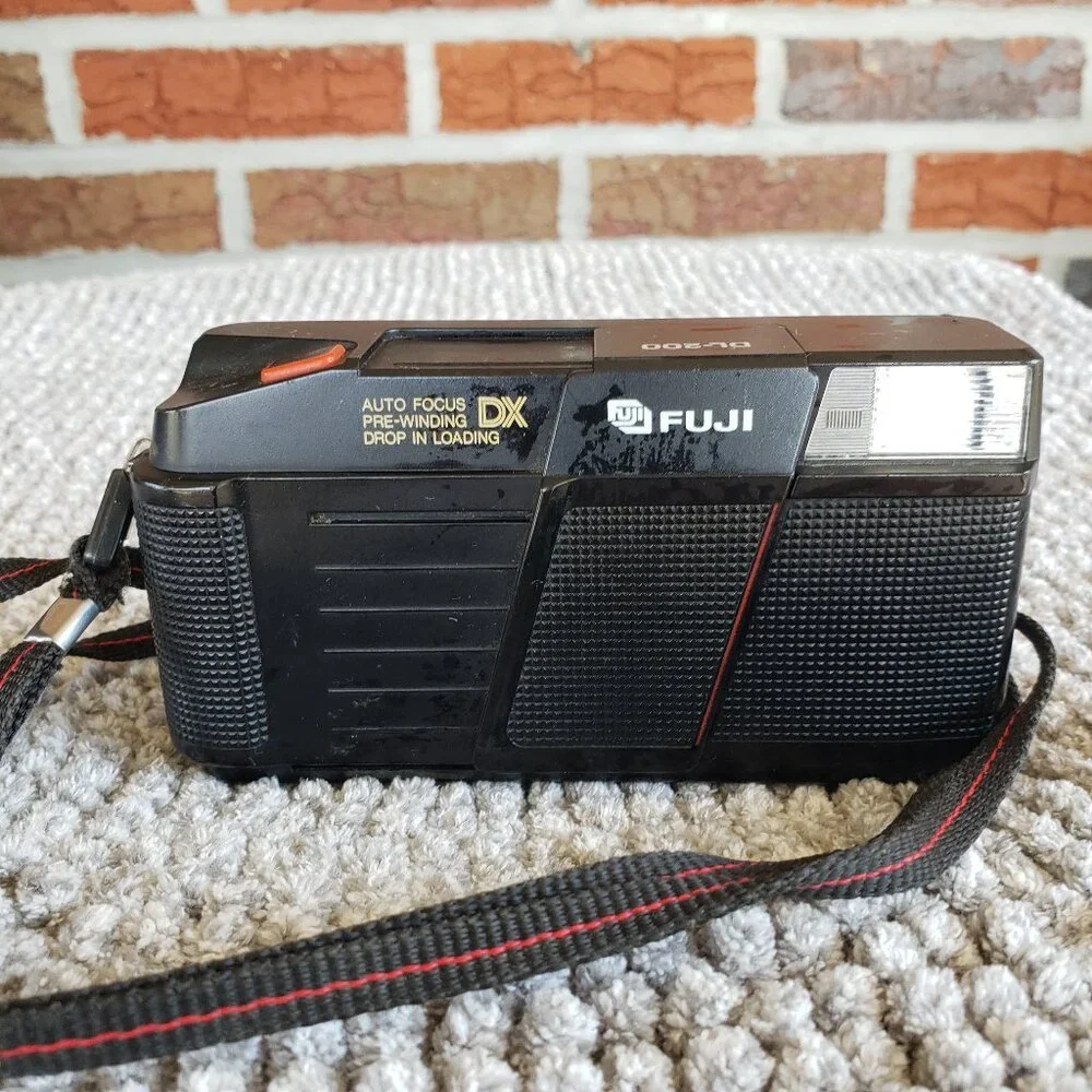 Fuji DL-200 35mm camera